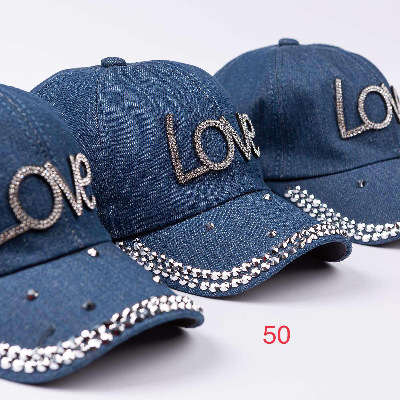 Кепка для дівчаток LOVE код 6047
